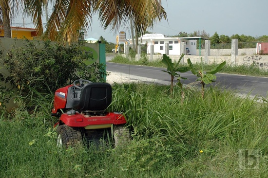 Anguilla - zahradní traktor